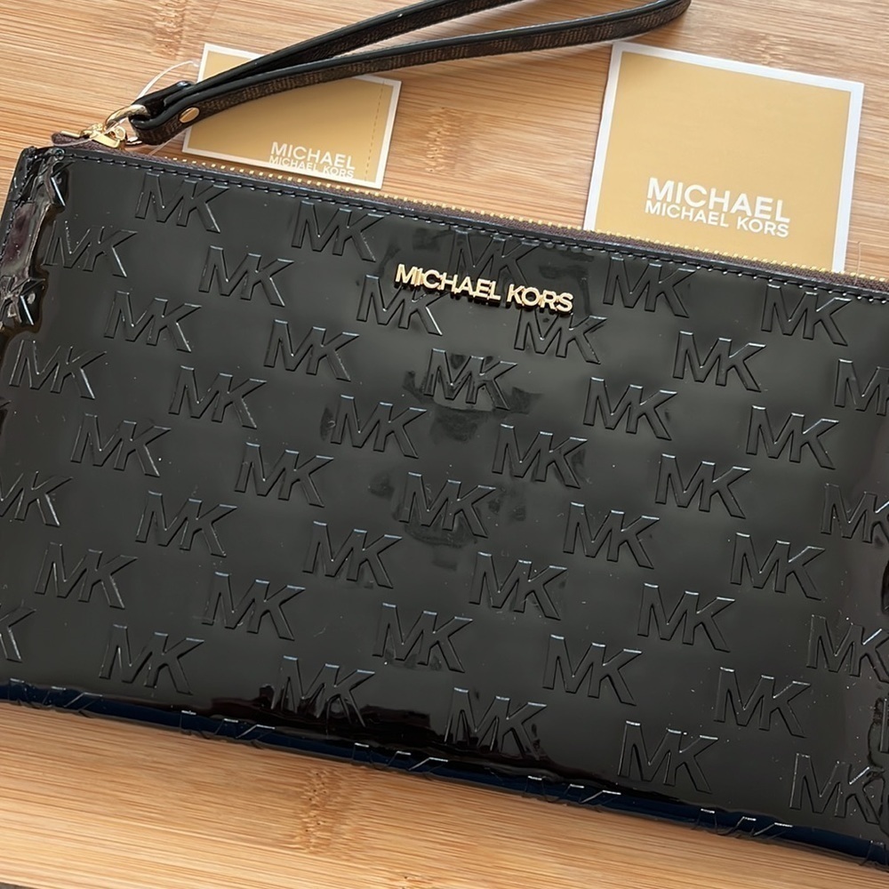 Brand New Michael Kors Patent Leather Embossed Black Large Zip Clutch Wristlet - Picture 3 of 16